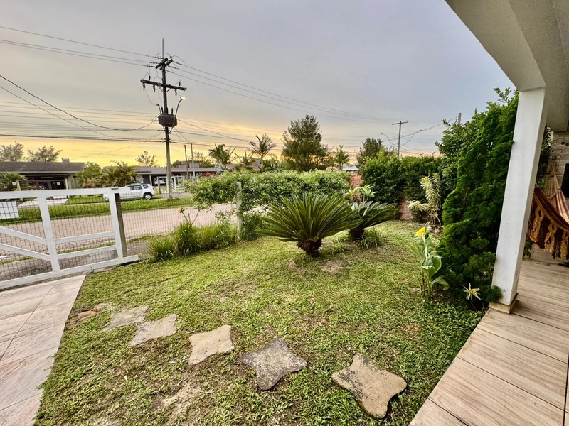 Linda Casa com 2 Dormitórios, Pátio Amplo e Ótima Localização!: 6ª foto da galeria de imagens do imóvel