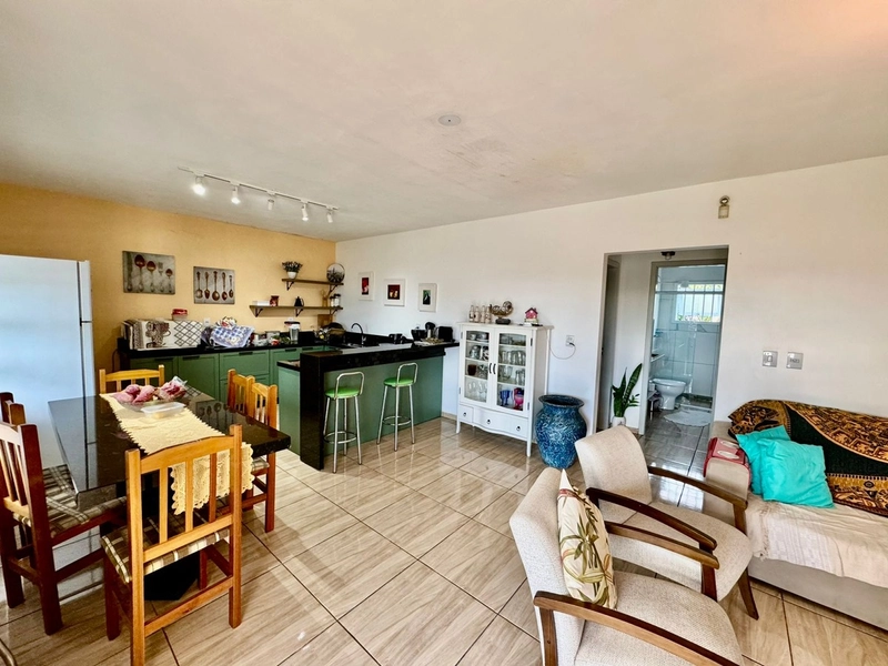 Linda Casa com 2 Dormitórios, Pátio Amplo e Ótima Localização!: 8ª foto da galeria de imagens do imóvel