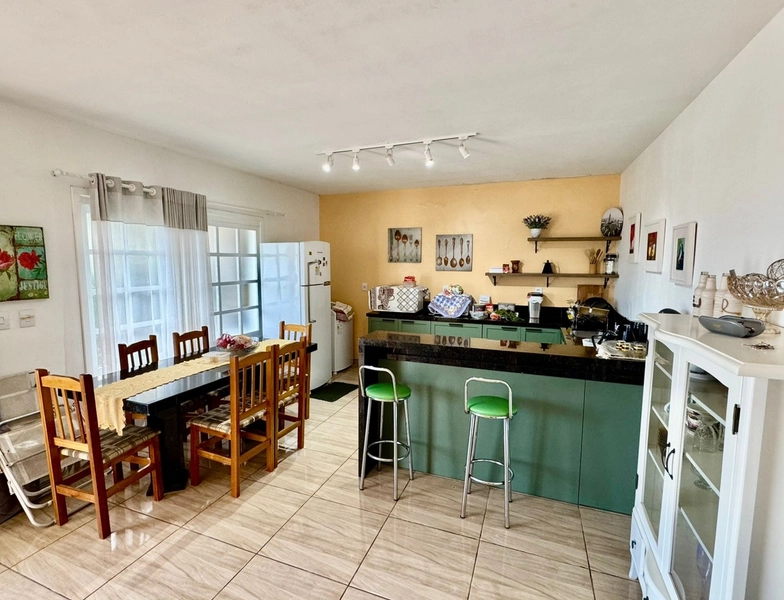 Linda Casa com 2 Dormitórios, Pátio Amplo e Ótima Localização!: 7ª foto da galeria de imagens do imóvel