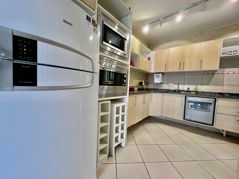 Linda Casa com 3 Dormitórios, Espaço Gourmet e Piscina Aquecida!: 12ª foto da galeria de imagens do imóvel