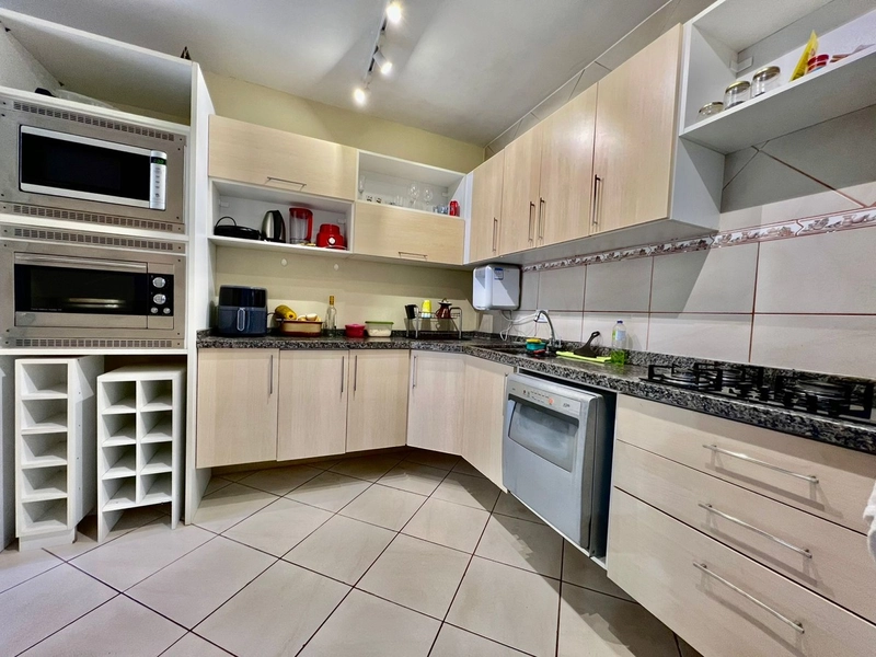 Linda Casa com 3 Dormitórios, Espaço Gourmet e Piscina Aquecida!: 11ª foto da galeria de imagens do imóvel