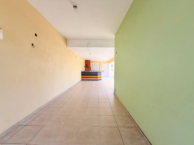 Casa Charmosa e Espaçosa a Venda, com 3 Dormitórios e 2 Banheiros!: 3ª foto da galeria de imagens do imóvel