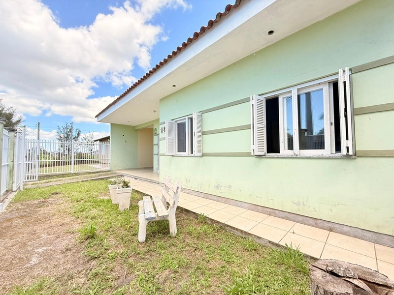 Casa Charmosa e Espaçosa a Venda, com 3 Dormitórios e 2 Banheiros!: 2ª foto da galeria de imagens do imóvel