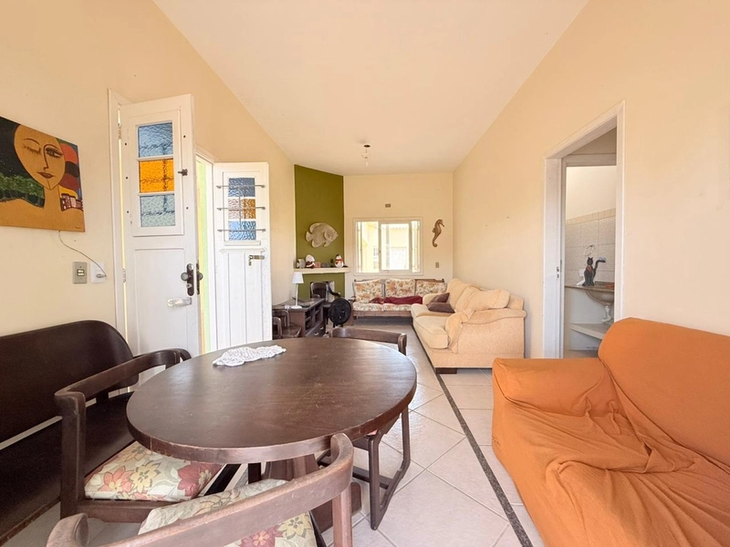 Casa Charmosa e Espaçosa a Venda, com 3 Dormitórios e 2 Banheiros!: 6ª foto da galeria de imagens do imóvel