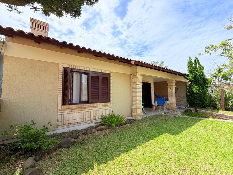 Charmosa Casa com 3 Dormiórios, Piscina e Churrasqueira!: 3ª foto da galeria de imagens do imóvel