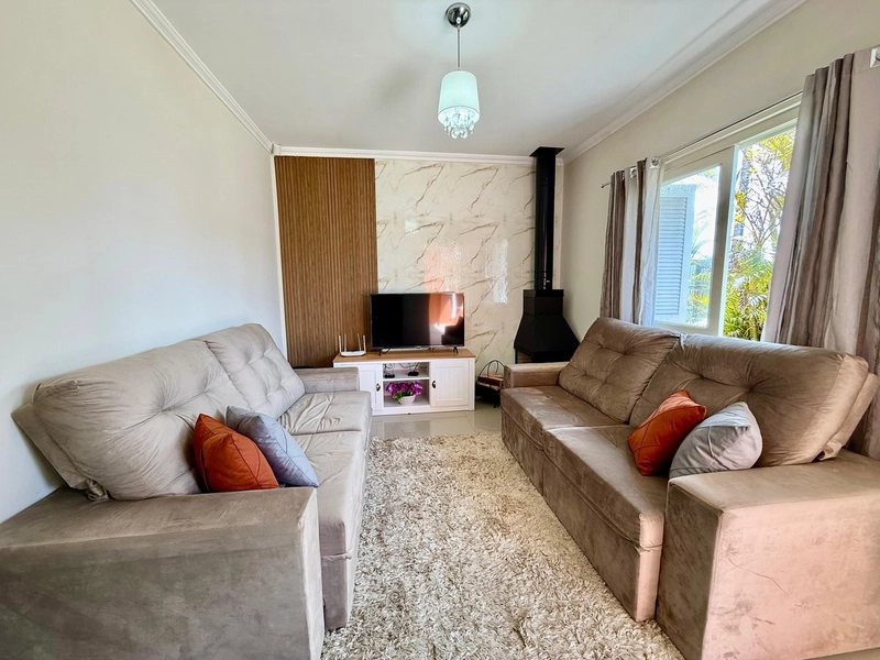 Linda Casa em Região Privilegiada com 3 Dormitórios e Piscina!: 9ª foto da galeria de imagens do imóvel