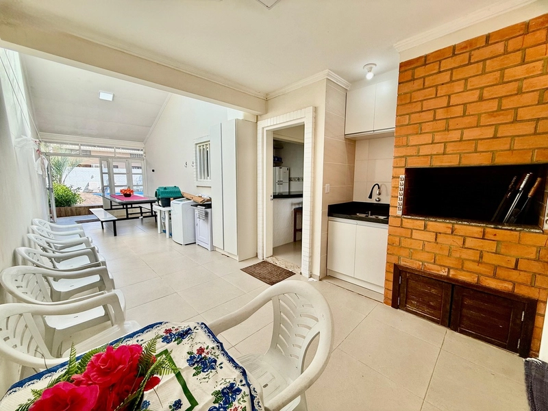 Linda Casa em Região Privilegiada com 3 Dormitórios e Piscina!: 21ª foto da galeria de imagens do imóvel