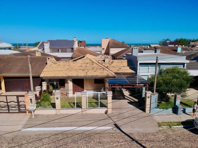 Casa com Piscina, Salão de Festas, Lareira e Acabamentos em Itaúba: 6ª foto da galeria de imagens do imóvel