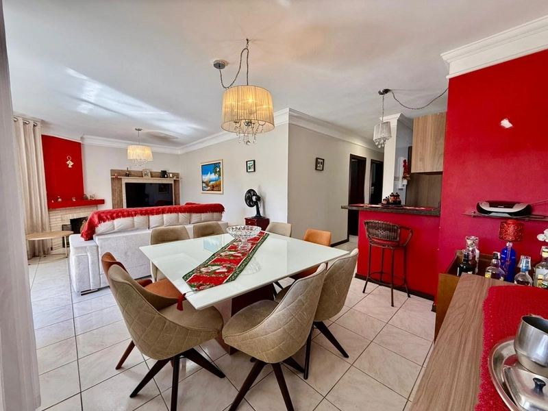 Casa com Piscina, Salão de Festas, Lareira e Acabamentos em Itaúba: 17ª foto da galeria de imagens do imóvel