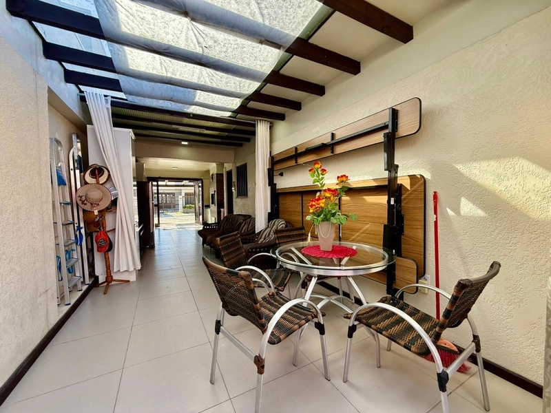 Casa com Piscina, Salão de Festas, Lareira e Acabamentos em Itaúba: 9ª foto da galeria de imagens do imóvel