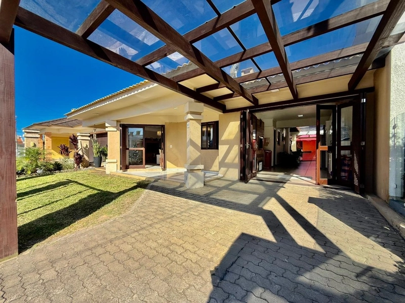 Casa com Piscina, Salão de Festas, Lareira e Acabamentos em Itaúba: 3ª foto da galeria de imagens do imóvel