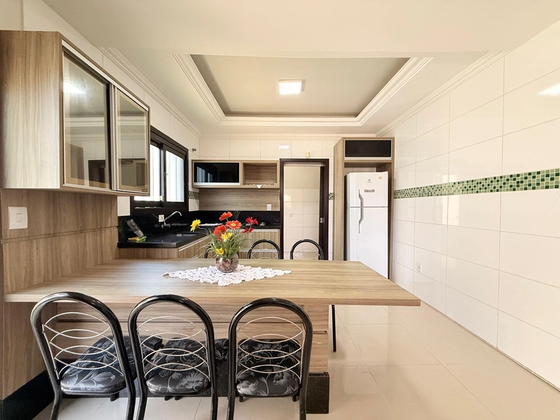 Encante-se com esta Excelente Residência, com 4 Dormitórios!: 11ª foto da galeria de imagens do imóvel