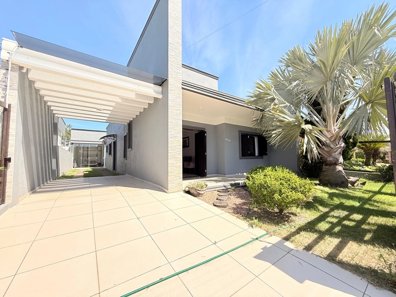 Encante-se com esta Excelente Residência, com 4 Dormitórios!