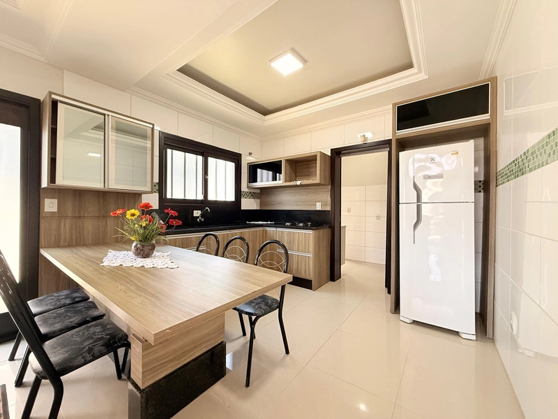 Encante-se com esta Excelente Residência, com 4 Dormitórios!: 12ª foto da galeria de imagens do imóvel