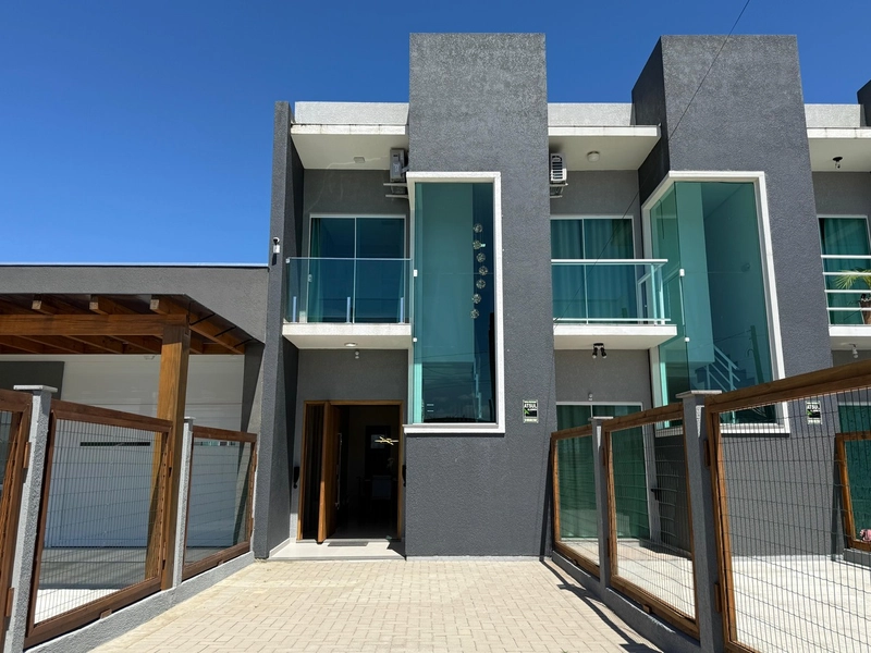 Sobrado Mobiliado com 2 Suítes, Espaço Gourmet e Living Integrado