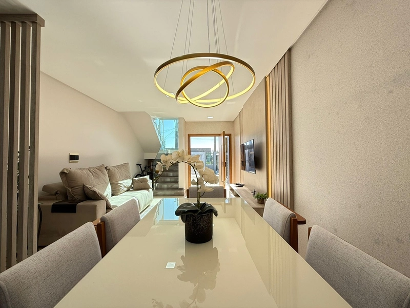 Sobrado Mobiliado com 2 Suítes, Espaço Gourmet e Living Integrado: 2ª foto da galeria de imagens do imóvel