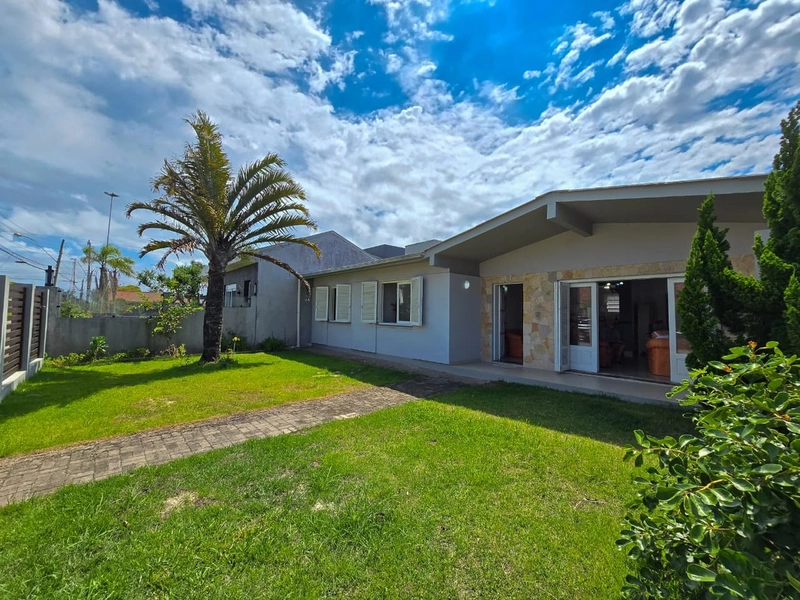 Casa Mobiliada com Suíte e Anexo Versátil para Espaço Gourmet