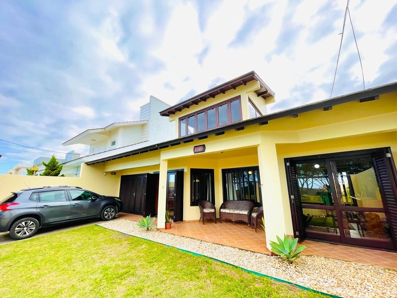 Linda Casa Pronta para morar com 4 Dormitórios e 2 suítes!: 1ª foto da galeria de imagens do imóvel