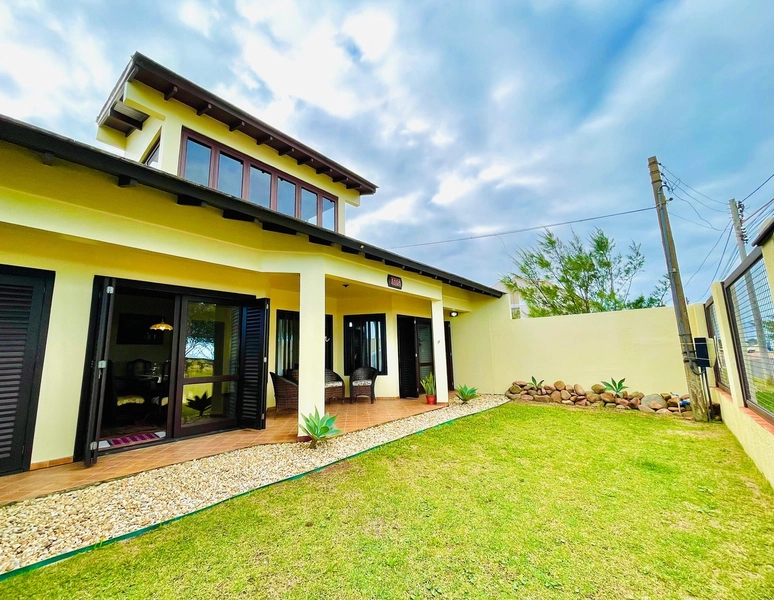 Linda Casa Pronta para morar com 4 Dormitórios e 2 suítes!: 2ª foto da galeria de imagens do imóvel