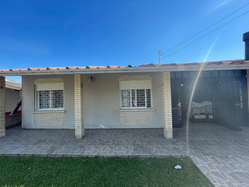 Linda Casa com Piscina, Churrasqueira e 3 Dormitórios!: 3ª foto da galeria de imagens do imóvel