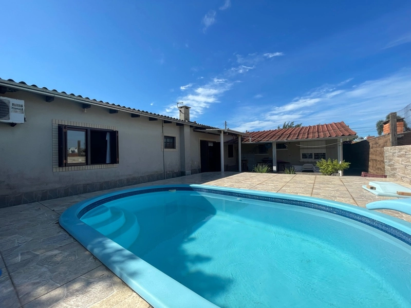 Linda Casa com Piscina, Churrasqueira e 3 Dormitórios!: 1ª foto da galeria de imagens do imóvel