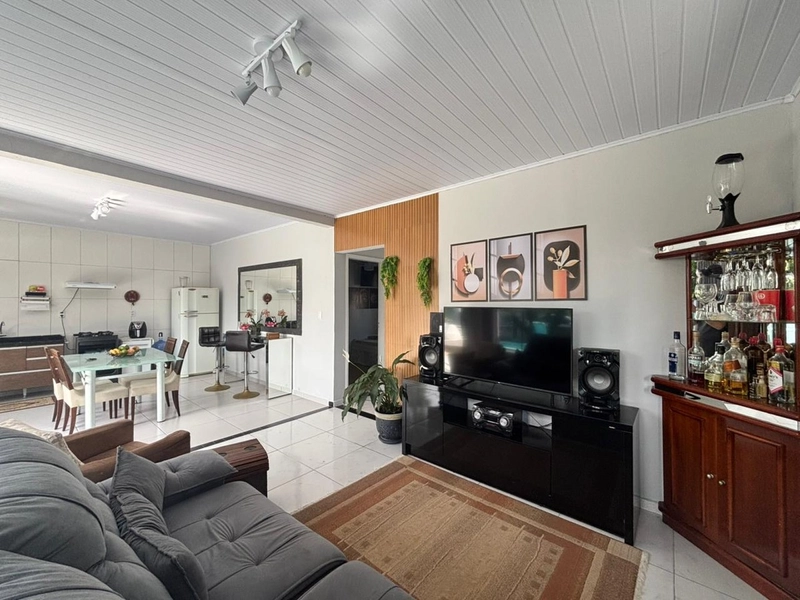 Casa Moderna com Piscina, 3 Dormitórios e Anexo Completo: 4ª foto da galeria de imagens do imóvel