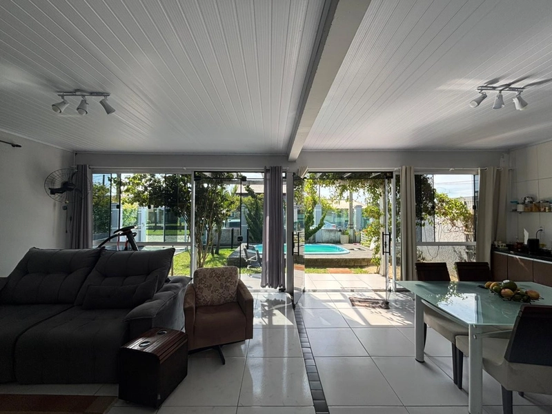 Casa Moderna com Piscina, 3 Dormitórios e Anexo Completo: 3ª foto da galeria de imagens do imóvel