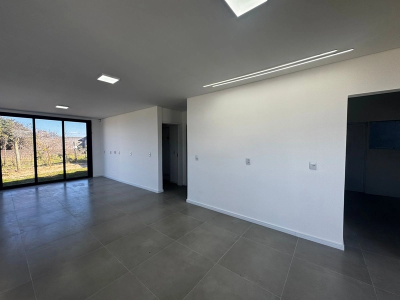 Casa com Piscina em Lote de Esquina – 2 Dormitórios e Suíte: 9ª foto da galeria de imagens do imóvel