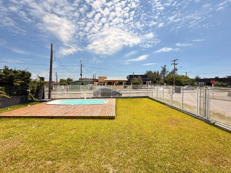 Casa com Piscina em Lote de Esquina – 2 Dormitórios e Suíte: 3ª foto da galeria de imagens do imóvel