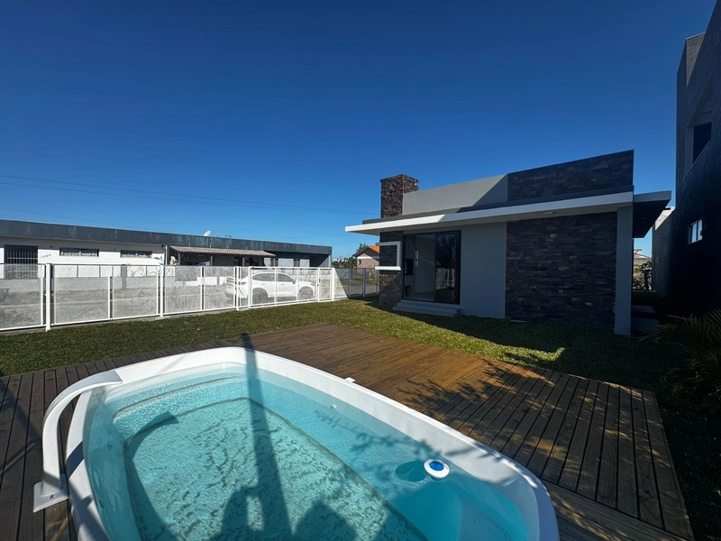 Casa com Piscina em Lote de Esquina – 2 Dormitórios e Suíte: 5ª foto da galeria de imagens do imóvel