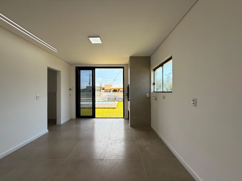 Casa com Piscina em Lote de Esquina – 2 Dormitórios e Suíte: 4ª foto da galeria de imagens do imóvel