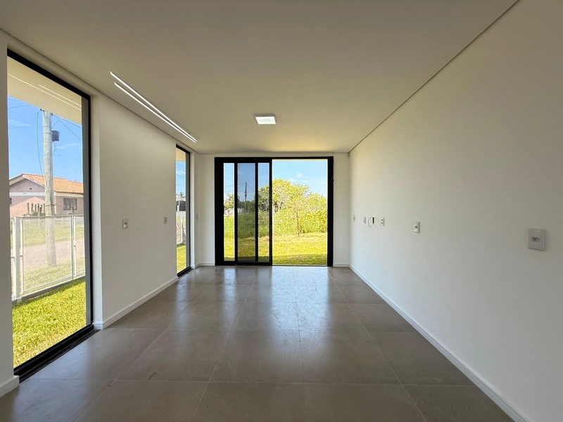 Casa com Piscina em Lote de Esquina – 2 Dormitórios e Suíte: 8ª foto da galeria de imagens do imóvel