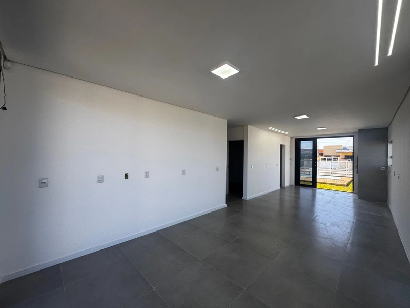 Casa com Piscina em Lote de Esquina – 2 Dormitórios e Suíte: 8ª foto da galeria de imagens do imóvel