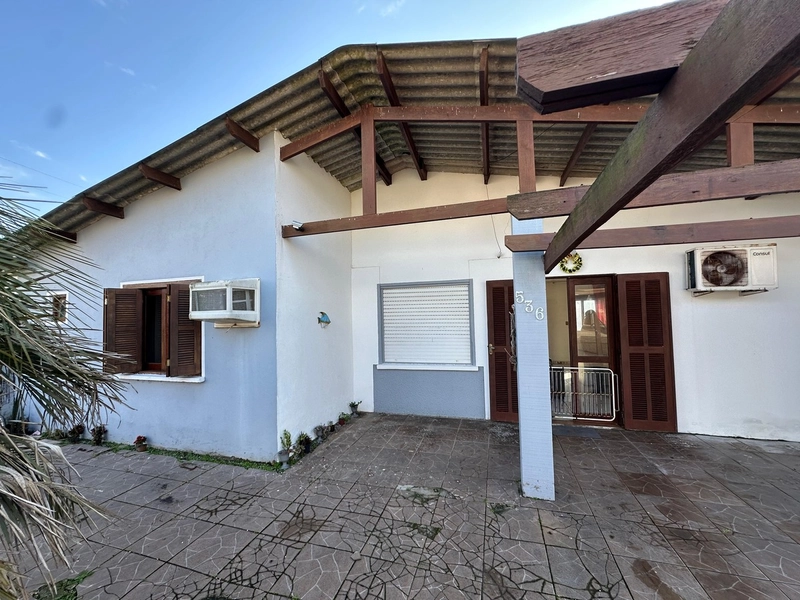 Casa Semi-mobiliada com 5 Dormitórios em Excelente Localização!: 1ª foto da galeria de imagens do imóvel