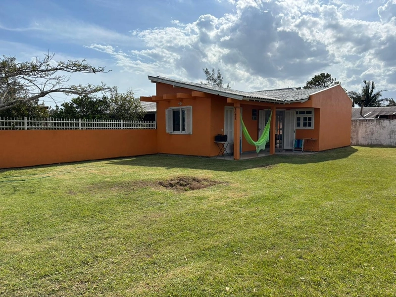 Casa com Pátio Amplo e Frente Leste – Ótimo Investimento: 2ª foto da galeria de imagens do imóvel