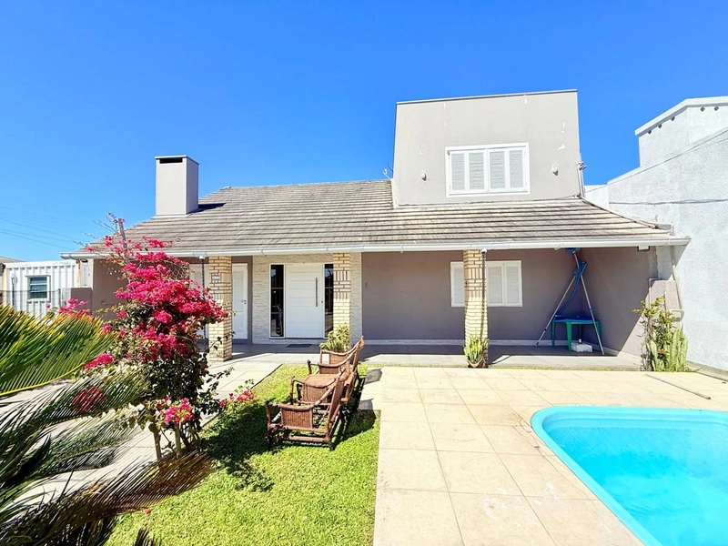 Linda Casa Semi-mobiliada com Piscina, Lareira e Pátio Amplo!: 1ª foto da galeria de imagens do imóvel