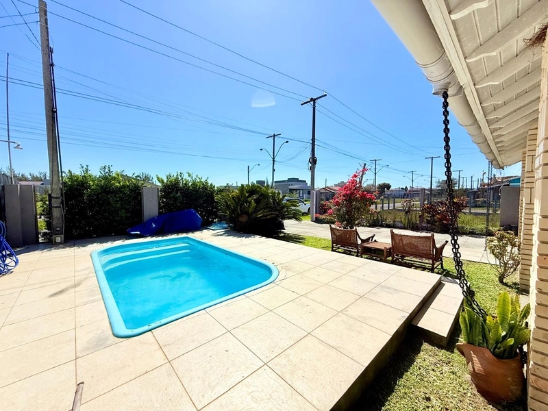 Linda Casa Semi-mobiliada com Piscina, Lareira e Pátio Amplo!: 3ª foto da galeria de imagens do imóvel