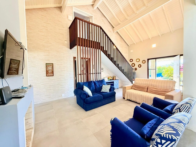 Linda Casa Semi-mobiliada com Piscina, Lareira e Pátio Amplo!: 6ª foto da galeria de imagens do imóvel