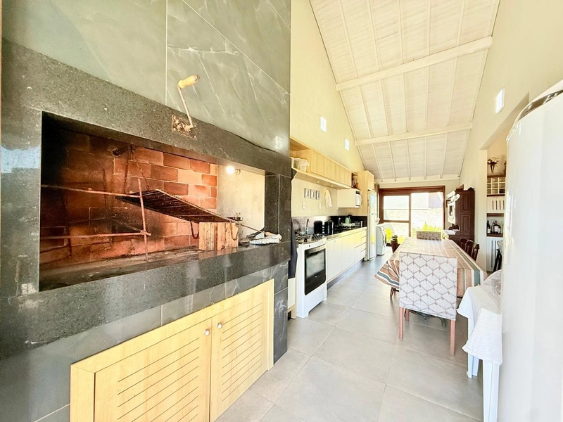 Linda Casa Semi-mobiliada com Piscina, Lareira e Pátio Amplo!: 10ª foto da galeria de imagens do imóvel