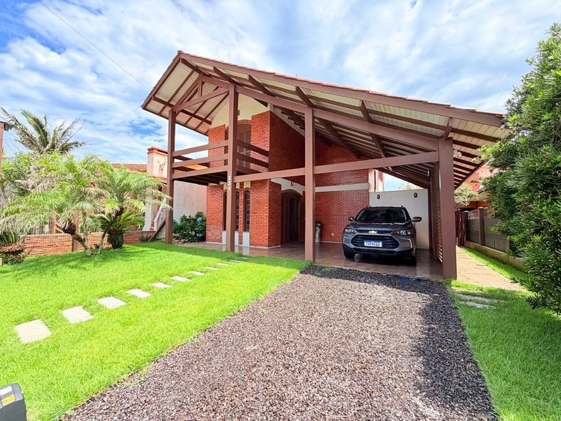 Casa Decorada a 150m do Mar com Ofurô e Churrasqueira!: 1ª foto da galeria de imagens do imóvel