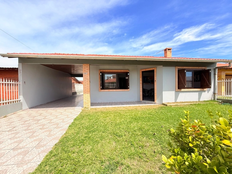 Casa Semi-mobiliada com Anexo e pátio amplo, próxima ao mar!: 1ª foto da galeria de imagens do imóvel