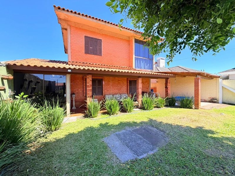 Sobrado com 3 Dormitórios e Churrasqueira | Frente Leste: 2ª foto da galeria de imagens do imóvel