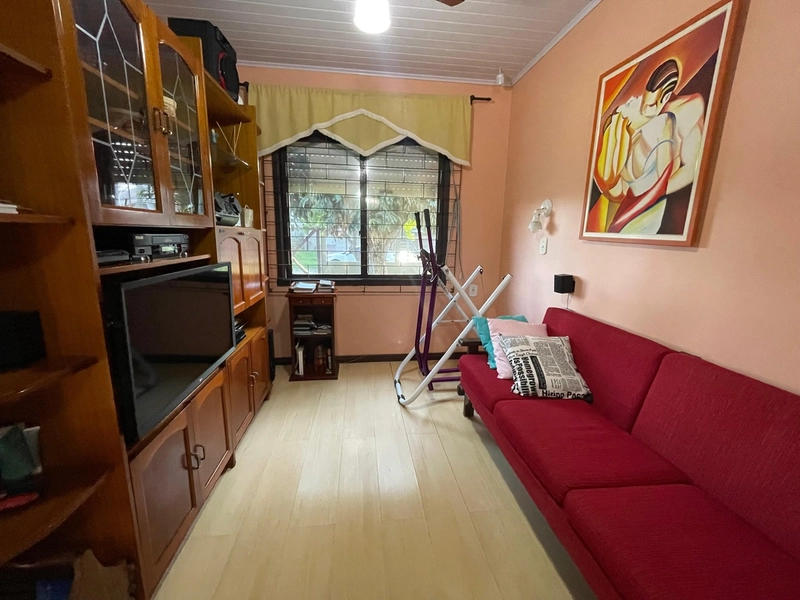 Casa com 3 Dormitórios, Suíte e Pátio Frente e Fundos: 5ª foto da galeria de imagens do imóvel