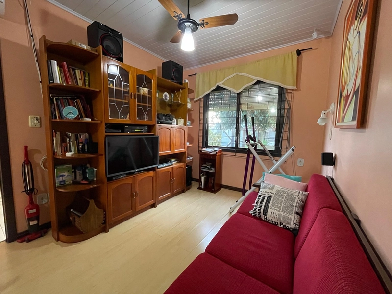 Casa com 3 Dormitórios, Suíte e Pátio Frente e Fundos: 4ª foto da galeria de imagens do imóvel