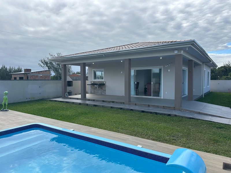 Casa Charmosa com Piscina, Lareira e Suíte: 1ª foto da galeria de imagens do imóvel