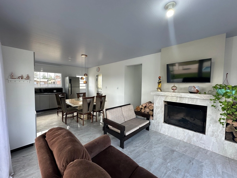 Casa Charmosa com Piscina, Lareira e Suíte: 3ª foto da galeria de imagens do imóvel