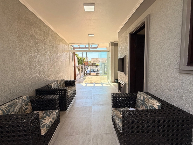 Casa Moderna com Lareira, Churrasqueira e Amplo Pátio: 11ª foto da galeria de imagens do imóvel