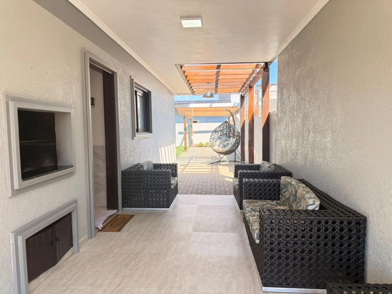 Casa Moderna com Lareira, Churrasqueira e Amplo Pátio: 12ª foto da galeria de imagens do imóvel