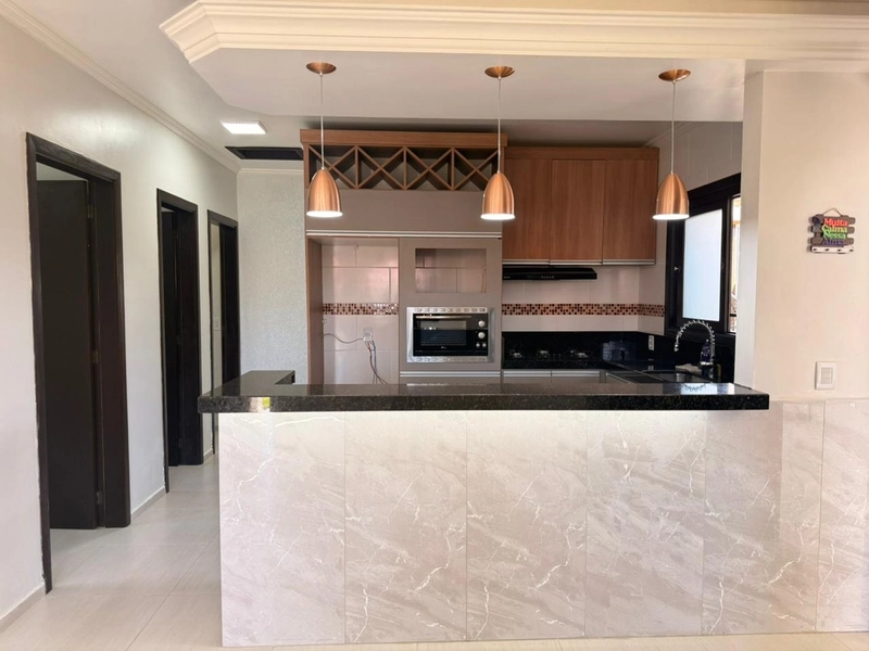 Casa Moderna com Lareira, Churrasqueira e Amplo Pátio: 7ª foto da galeria de imagens do imóvel