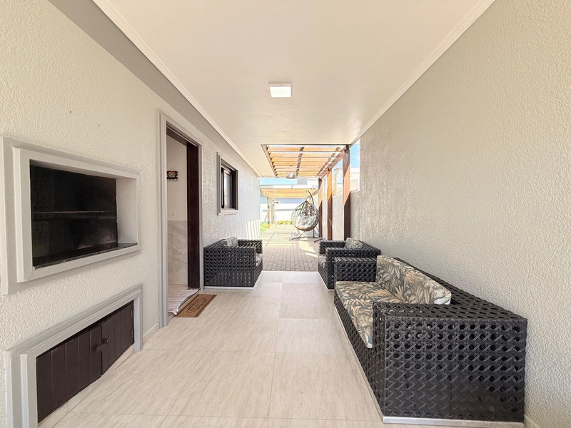 Casa Moderna com Lareira, Churrasqueira e Amplo Pátio: 13ª foto da galeria de imagens do imóvel